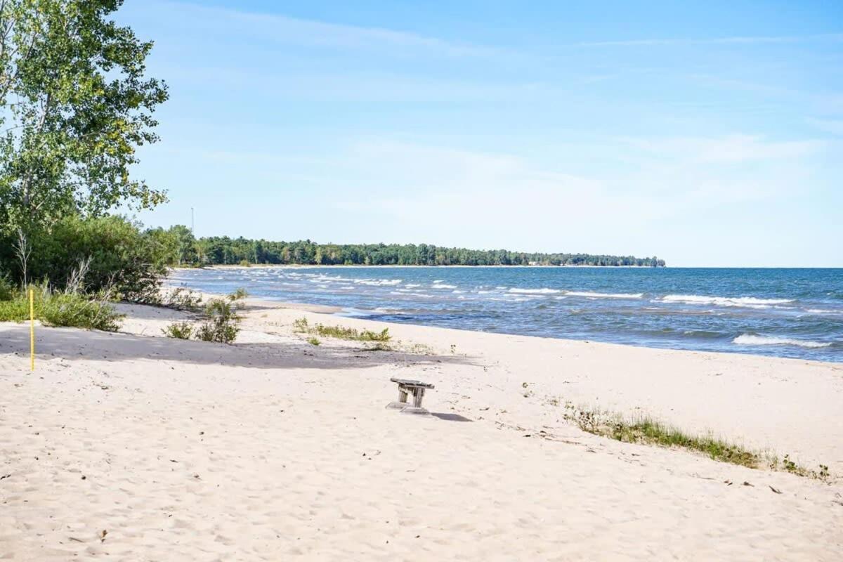 Beach Club Of Oscoda - The Lakeshore Cottage Exterior foto
